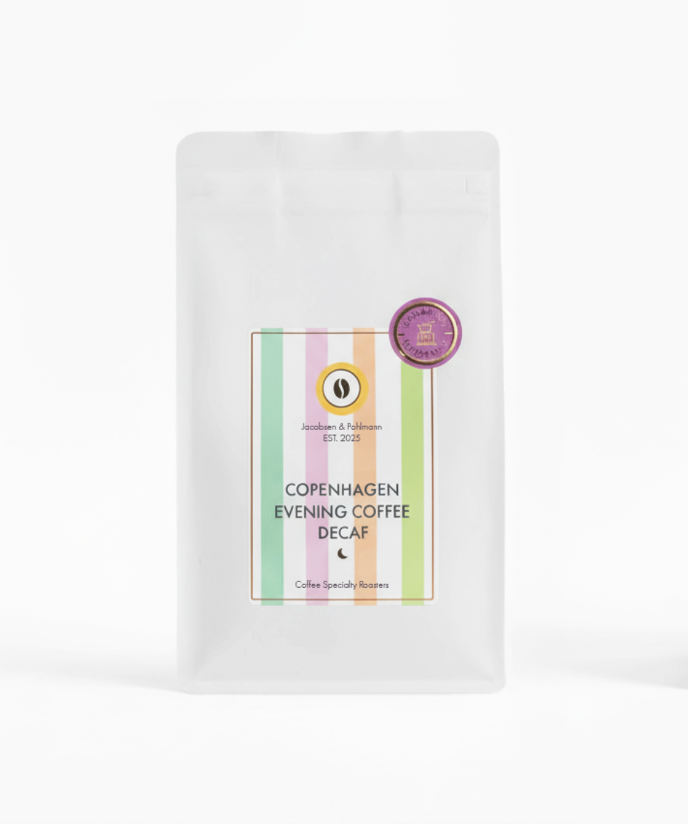 Jacobsen & Pohlmann Copenhagen Evening Coffee Decaf in einer weißen Tüte