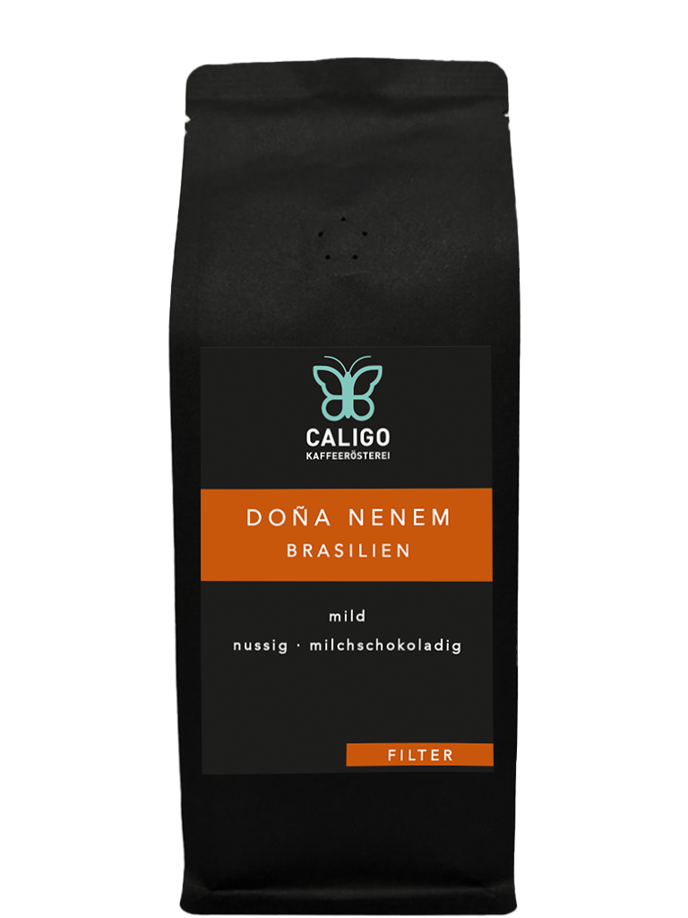 Dona Nenem Filterkaffee aus Brasilien, von der Caligo Kaffeerösterei in einer schwarzen Kaffeetüte